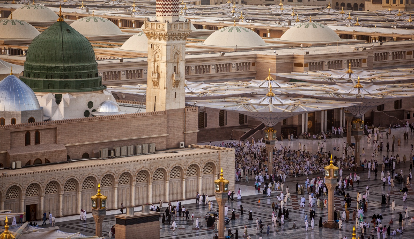 Al-Masjid an-Nabawi — the Green Dome and the courtyard shade umbrellas, Madinah